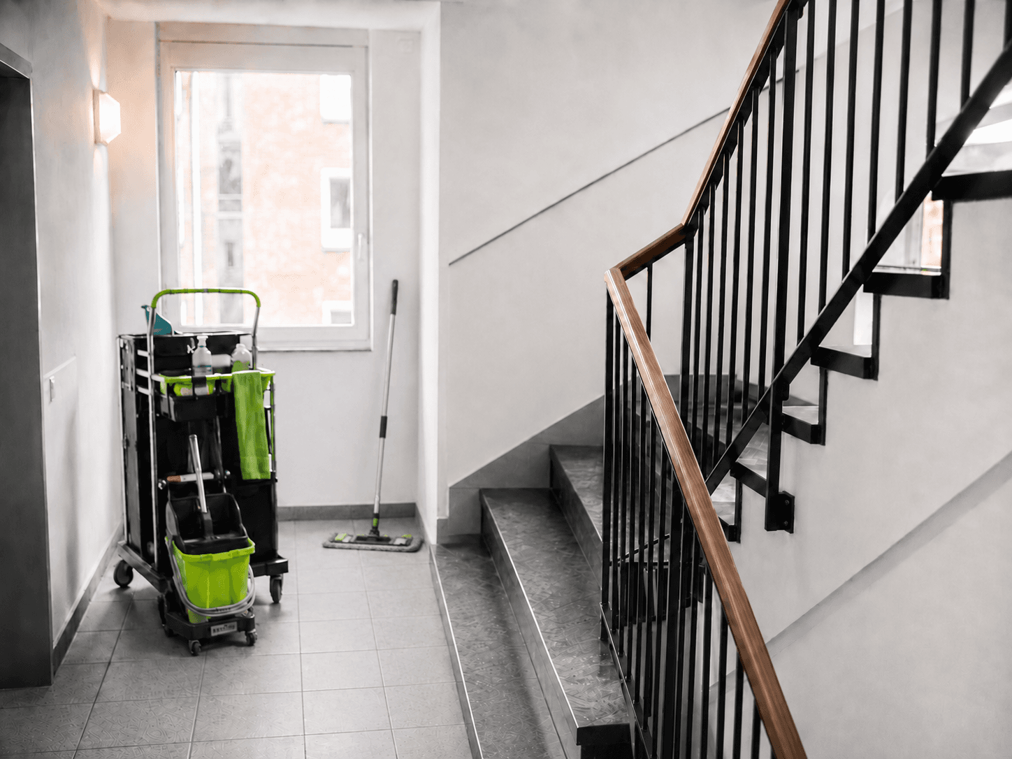 Gereinigtes Treppenhaus in einem Mehrfamilienhaus